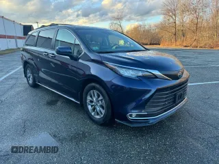 2021 Toyota Sienna XLE with VIN 5TDJSKFC6MS013236, listed as a Copart auction lot 87330814 with 182,156 mi miles and Clean Title. Bid and sale history available at carsss.com. Image 1.