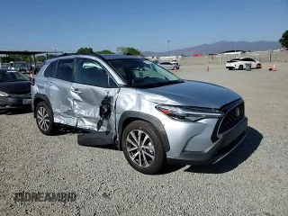 2024 Toyota Corolla Cross XLE z VIN 7MUDAABG9RV101729, wystawiony jako Copart lot #57681495 z przebiegiem 5 870 mil mil oraz Szkoda całkowita • Salvage title. Historia ofert i sprzedaży dostępna na DreamBid. Obrazek 14.