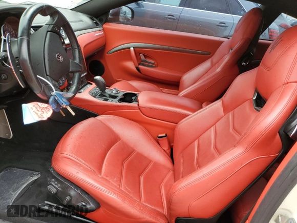 2018 Maserati GranTurismo Sport z VIN ZAM45VLA8J0255867, wystawiony jako Copart lot #52229424 z przebiegiem 54 288 mil mil oraz Szkoda całkowita • Salvage title. Historia ofert i sprzedaży dostępna na DreamBid. Obrazek 7.