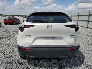 2021 Mazda CX-30 Premium z VIN 3MVDMADM5MM228747, wystawiony jako Copart lot #51747475 z przebiegiem 13 562 mil mil oraz Nie do naprawy • Non repairable. Historia ofert i sprzedaży dostępna na DreamBid. Obrazek 6.