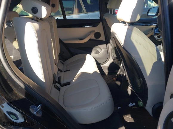 2019 BMW X1 xDrive28i with VIN WBXHT3C50K5L35416, listed as a IAAI auction lot 41195144 with 75,643 mi miles. Bid and sale history available at carsss.com. Image 8.