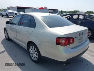 2010 Volkswagen Jetta Limited Edition z VIN 3VWAX7AJ2AM078677, wystawiony jako IAAI lot #42047598 z przebiegiem 193 291 mil mil oraz . Historia ofert i sprzedaży dostępna na DreamBid. Obrazek 3.
