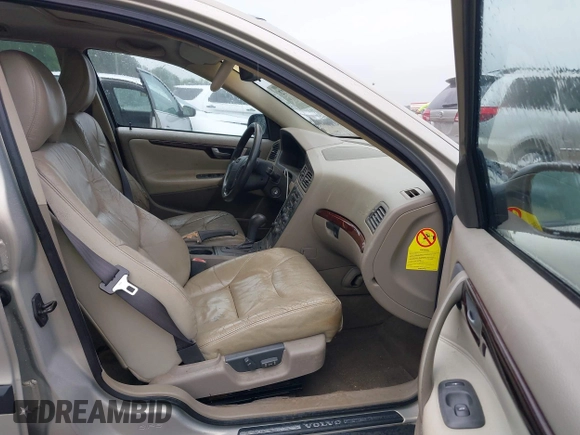 2002 Volvo V70 with VIN YV1SW58DX21185421, listed as a IAAI auction lot 42297772 with 176,460 mi miles and . Bid and sale history available at DreamBid. Image 5.