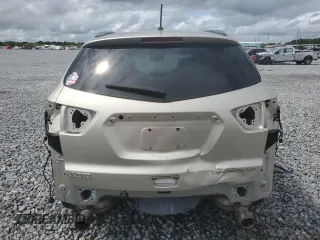 2015 Chevrolet Traverse LTZ z VIN 1GNKRJKD8FJ269524, wystawiony jako Copart lot #56700805 z przebiegiem 110 605 mil mil oraz Szkoda całkowita • Salvage title. Historia ofert i sprzedaży dostępna na DreamBid. Obrazek 6.