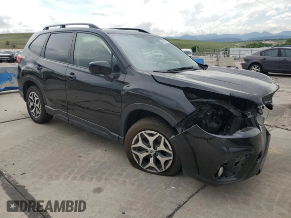 2021 Subaru Forester Premium z VIN JF2SKAFC6MH485036, wystawiony jako Copart lot #61420835 z przebiegiem Nie podano mil oraz Szkoda całkowita • Salvage title. Historia ofert i sprzedaży dostępna na DreamBid. Obrazek 4.