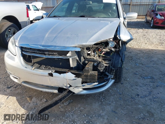 2011 Chrysler 200 Touring z VIN 1C3BC1FB5BN536158, wystawiony jako IAAI lot #41816455 z przebiegiem 111 069 mil mil oraz . Historia ofert i sprzedaży dostępna na DreamBid. Obrazek 6.