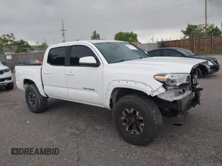2020 Toyota Tacoma SR5 z VIN 5TFCZ5AN5LX242708, wystawiony jako IAAI lot #42356772 z przebiegiem 65 442 mil mil oraz . Historia ofert i sprzedaży dostępna na DreamBid. Obrazek 13.