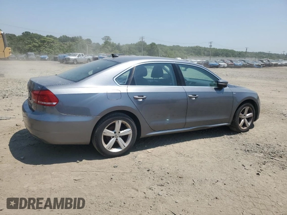 2014 Volkswagen Passat S z VIN 1VWAT7A34EC037407, wystawiony jako Copart lot #59512805 z przebiegiem 185 937 mil mil oraz Czysty tytuł • Clean title. Historia ofert i sprzedaży dostępna na DreamBid. Obrazek 3.