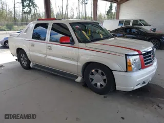 2002 Cadillac Escalade EXT with VIN 3GYEK63N52G227607, listed as a IAAI auction lot 42000386 with 1 mi miles. Bid and sale history available at carsss.com. Image 1.