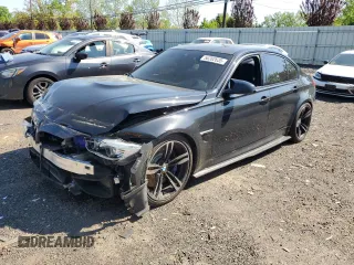 2016 BMW M3 z VIN WBS8M9C51G5D31665, wystawiony jako Copart lot #56202635 z przebiegiem 75 785 mil mil oraz Szkody całkowita. Historia ofert i sprzedaży dostępna na DreamBid. Obrazek 1.