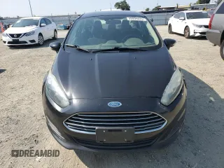2015 Ford Fiesta SE z VIN 3FADP4BJXFM146122, wystawiony jako Copart lot #59998625 z przebiegiem 114 191 mil mil oraz Czysty tytuł • Clean title. Historia ofert i sprzedaży dostępna na DreamBid. Obrazek 5.