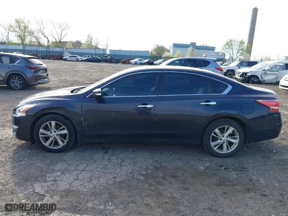 2014 Nissan Altima 2.5 SV with VIN 1N4AL3AP0EC141266, listed as a IAAI auction lot 42012569 with 211,877 mi miles. Bid and sale history available at carsss.com. Image 6.