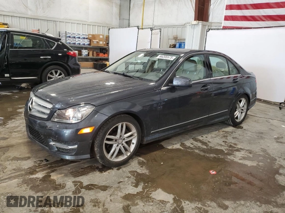 2013 Mercedes-Benz C 250 Sport z VIN WDDGF4HB7DR292456, wystawiony jako Copart lot #66205575 z przebiegiem 201 874 mil mil oraz Czysty tytuł • Clean title. Historia ofert i sprzedaży dostępna na DreamBid. Obrazek 1.