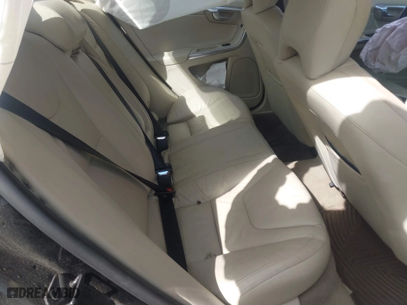 2013 Volvo S60 T6 R-Design Platinum with VIN YV1902FH4D1205833, listed as a IAAI auction lot 41609805 with 202,537 mi miles. Bid and sale history available at carsss.com. Image 8.
