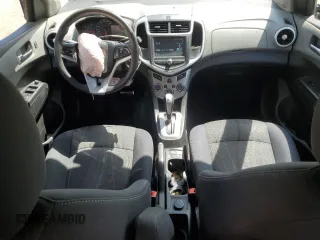 2017 Chevrolet Sonic LT z VIN 1G1JD5SG9H4112650, wystawiony jako Copart lot #55452595 z przebiegiem 148 035 mil mil oraz Szkoda całkowita • Salvage title. Historia ofert i sprzedaży dostępna na DreamBid. Obrazek 8.