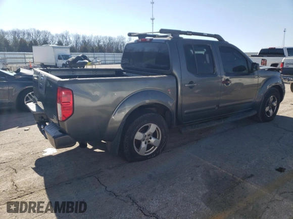 2005 Nissan Frontier LE z VIN 1N6AD07U85C447101, wystawiony jako Copart lot #42063795 z przebiegiem 249 884 mil mil oraz Szkoda całkowita • Salvage title. Historia ofert i sprzedaży dostępna na DreamBid. Obrazek 3.