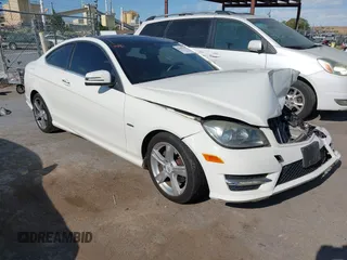 2012 Mercedes-Benz C 250 с VIN WDDGJ4HB6CF821734, выставлен на аукционе IAAI как лот 42625345 с пробегом 108 475 миль миль и . История ставок и продаж доступна на DreamBid. Изображение 1.