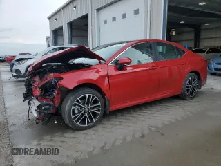 2025 Toyota Camry LE z VIN 4T1DBADK8SU016774, wystawiony jako Copart lot #54163375 z przebiegiem 1 964 mil mil oraz Szkoda całkowita • Salvage title. Historia ofert i sprzedaży dostępna na DreamBid. Obrazek 1.
