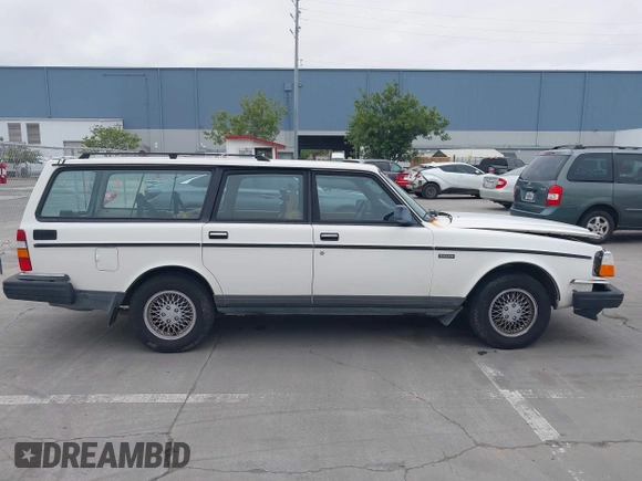 1991 Volvo 240 с VIN YV1AA885XM1897225, выставлен на аукционе IAAI как лот 42018402 с пробегом 158 448 миль миль и . История ставок и продаж доступна на DreamBid. Изображение 13.