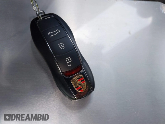 2022 Porsche Macan z VIN WP1AA2A55NLB00378, wystawiony jako IAAI lot #42338661 z przebiegiem 28 045 mil mil oraz . Historia ofert i sprzedaży dostępna na DreamBid. Obrazek 11.