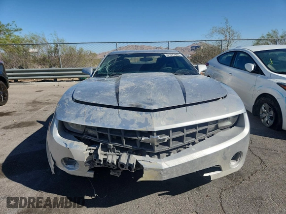 2013 Chevrolet Camaro LS z VIN 2G1FA1E38D9139569, wystawiony jako Copart lot #61077805 z przebiegiem 119 027 mil mil oraz Czysty tytuł • Clean title. Historia ofert i sprzedaży dostępna na DreamBid. Obrazek 5.