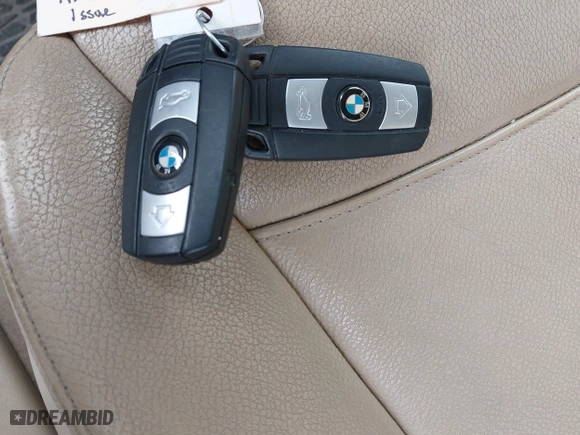 2015 BMW X1 xDrive28i with VIN WBAVL1C56FVY27567, listed as a IAAI auction lot 42047505 with 160,013 mi miles. Bid and sale history available at carsss.com. Image 11.