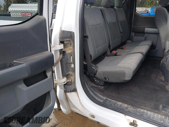 2021 Ford F-150 XL z VIN 1FTEX1EP4MKD18615, wystawiony jako IAAI lot #41580207 z przebiegiem 69 478 mil mil oraz . Historia ofert i sprzedaży dostępna na DreamBid. Obrazek 8.