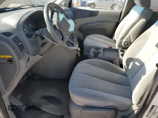 2008 Kia Sedona LX with VIN KNDMB233286244304, listed as a Copart auction lot 43228595 with 233,940 mi miles and Salvage Title. Bid and sale history available at DreamBid. Image 7.