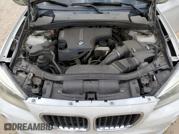 2014 BMW X1 xDrive28i z VIN WBAVL1C56EVY10542, wystawiony jako Copart lot #53116555 z przebiegiem 109 473 mil mil oraz Czysty tytuł • Clean title. Historia ofert i sprzedaży dostępna na DreamBid. Obrazek 11.