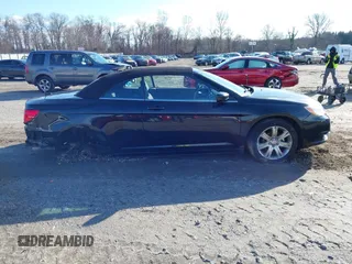2013 Chrysler 200 Touring z VIN 1C3BCBEGXDN539546, wystawiony jako IAAI lot #41116473 z przebiegiem 142 927 mil mil oraz . Historia ofert i sprzedaży dostępna na DreamBid. Obrazek 13.