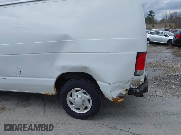 2008 Ford Econoline Cargo Commercial z VIN 1FTNE14WX8DB02132, wystawiony jako IAAI lot #41879542 z przebiegiem 401 784 mil mil oraz . Historia ofert i sprzedaży dostępna na DreamBid. Obrazek 6.