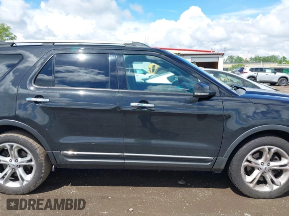 2015 Ford Explorer Limited z VIN 1FM5K8F88FGC69323, wystawiony jako IAAI lot #42254308 z przebiegiem 309 905 mil mil oraz . Historia ofert i sprzedaży dostępna na DreamBid. Obrazek 13.
