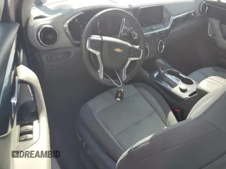 2020 Chevrolet Blazer LT z VIN 3GNKBBRA2LS587557, wystawiony jako Copart lot #44533965 z przebiegiem Nie podano mil oraz Nie do naprawy • Non repairable. Historia ofert i sprzedaży dostępna na DreamBid. Obrazek 8.