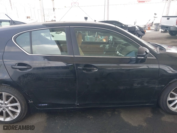 2013 Lexus CT 200h Hybrid with VIN JTHKD5BH9D2161341, listed as a IAAI auction lot 42127032 with 165,134 mi miles. Bid and sale history available at carsss.com. Image 13.