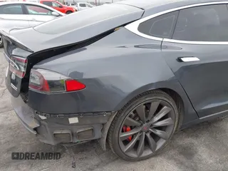 2016 Tesla Model S 90D с VIN 5YJSA1E45GF143853, выставлен на аукционе IAAI как лот 42097333 с пробегом 86 672 миль миль и . История ставок и продаж доступна на DreamBid. Изображение 22.