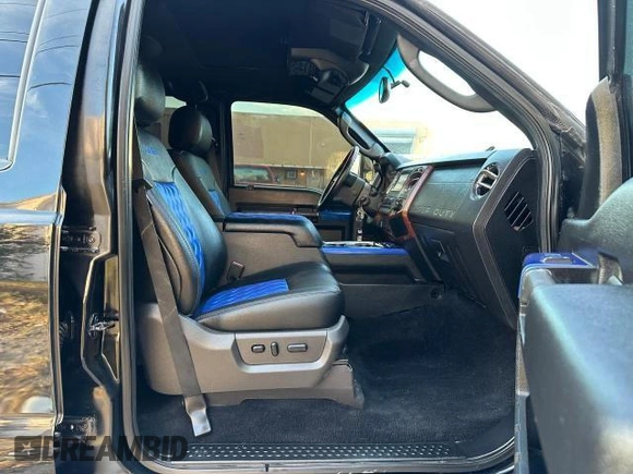 2004 Ford Excursion Eddie Bauer with VIN 1FMSU45P14EA06923, listed as a Copart auction lot 52830855 with 186,217 mi miles and Clean Title. Bid and sale history available at DreamBid. Image 7.