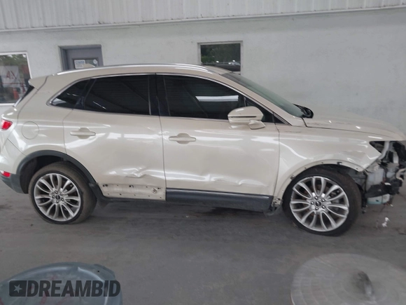 2018 Lincoln MKC Reserve с VIN 5LMCJ3C9XJUL23206, выставлен на аукционе IAAI как лот 42411951 с пробегом 60 904 миль миль и . История ставок и продаж доступна на DreamBid. Изображение 13.