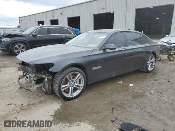 2013 BMW 7 Series 750Li z VIN WBAYE8C57DD133232, wystawiony jako Copart lot #86054494 z przebiegiem 118 438 mil mil oraz Szkoda całkowita • Salvage title. Historia ofert i sprzedaży dostępna na DreamBid. Obrazek 1.