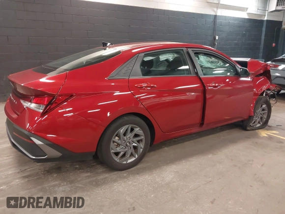 2024 Hyundai Elantra SEL с VIN KMHLM4DG2RU807623, выставлен на аукционе IAAI как лот 42150096 с пробегом 4 030 миль миль и . История ставок и продаж доступна на DreamBid. Изображение 4.
