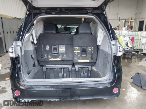 2011 Toyota Sienna SE with VIN 5TDXK3DCXBS067929, listed as a IAAI auction lot 41552044 with 203,697 mi miles. Bid and sale history available at carsss.com. Image 12.