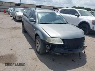 2004 Volkswagen Passat GLX with VIN WVWWH63B54E033281, listed as a IAAI auction lot 42448957 with 81,361 mi miles and . Bid and sale history available at DreamBid. Image 1.