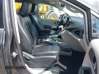2017 Chrysler Pacifica Touring L with VIN 2C4RC1BG3HR511492, listed as a IAAI auction lot 41922578 with 139,393 mi miles and . Bid and sale history available at DreamBid. Image 5.