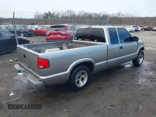 2002 Chevrolet S-10 LS with VIN 1GCCS19W128174992, listed as a IAAI auction lot 41739237 with Not Provided miles. Bid and sale history available at carsss.com. Image 4.