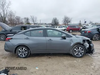 2024 Nissan Versa SV z VIN 3N1CN8EV7RL843827, wystawiony jako IAAI lot #41741043 z przebiegiem 9 062 mil mil oraz . Historia ofert i sprzedaży dostępna na DreamBid. Obrazek 13.