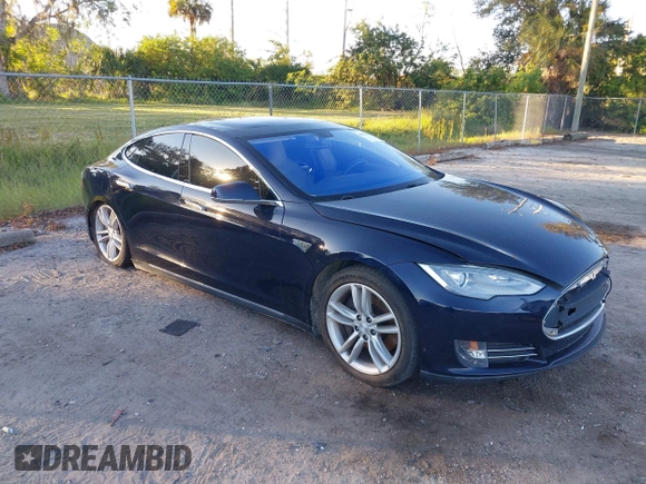 2013 Tesla Model S с VIN 5YJSA1DN9DFP06165, выставлен на аукционе IAAI как лот 40920844 с пробегом 181 342 миль миль и . История ставок и продаж доступна на DreamBid. Изображение 1.