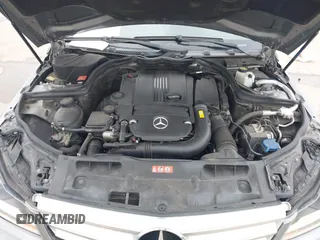 2013 Mercedes-Benz C 250 Sport z VIN WDDGF4HB4DA780472, wystawiony jako IAAI lot #41924590 z przebiegiem 109 118 mil mil oraz . Historia ofert i sprzedaży dostępna na DreamBid. Obrazek 10.