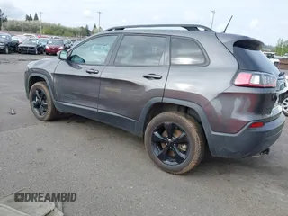 2021 Jeep Cherokee Latitude Plus z VIN 1C4PJMLB9MD140076, wystawiony jako IAAI lot #41998687 z przebiegiem 175 956 mil mil oraz . Historia ofert i sprzedaży dostępna na DreamBid. Obrazek 3.