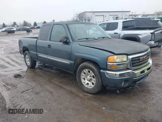 2006 GMC New Sierra 1500 SL with VIN 1GTEC19V96Z218895, listed as a IAAI auction lot 41493566 with 122,107 mi miles. Bid and sale history available at carsss.com. Image 1.