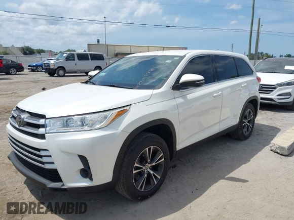 2019 Toyota Highlander LE z VIN 5TDZARFH0KS060236, wystawiony jako IAAI lot #42201282 z przebiegiem 66 647 mil mil oraz . Historia ofert i sprzedaży dostępna na DreamBid. Obrazek 16.