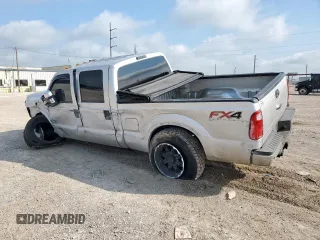 2015 Ford F-250 Lariat z VIN 1FT7W2BTXFEB49818, wystawiony jako Copart lot #59236865 z przebiegiem 109 897 mil mil oraz Szkoda całkowita • Salvage title. Historia ofert i sprzedaży dostępna na DreamBid. Obrazek 2.
